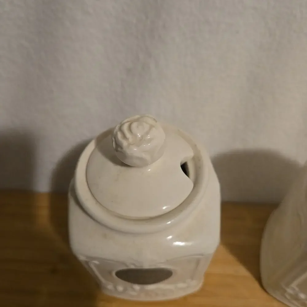THL Ceramic White Creamer & Sugar Set Glossy Finish Lid Included Handles